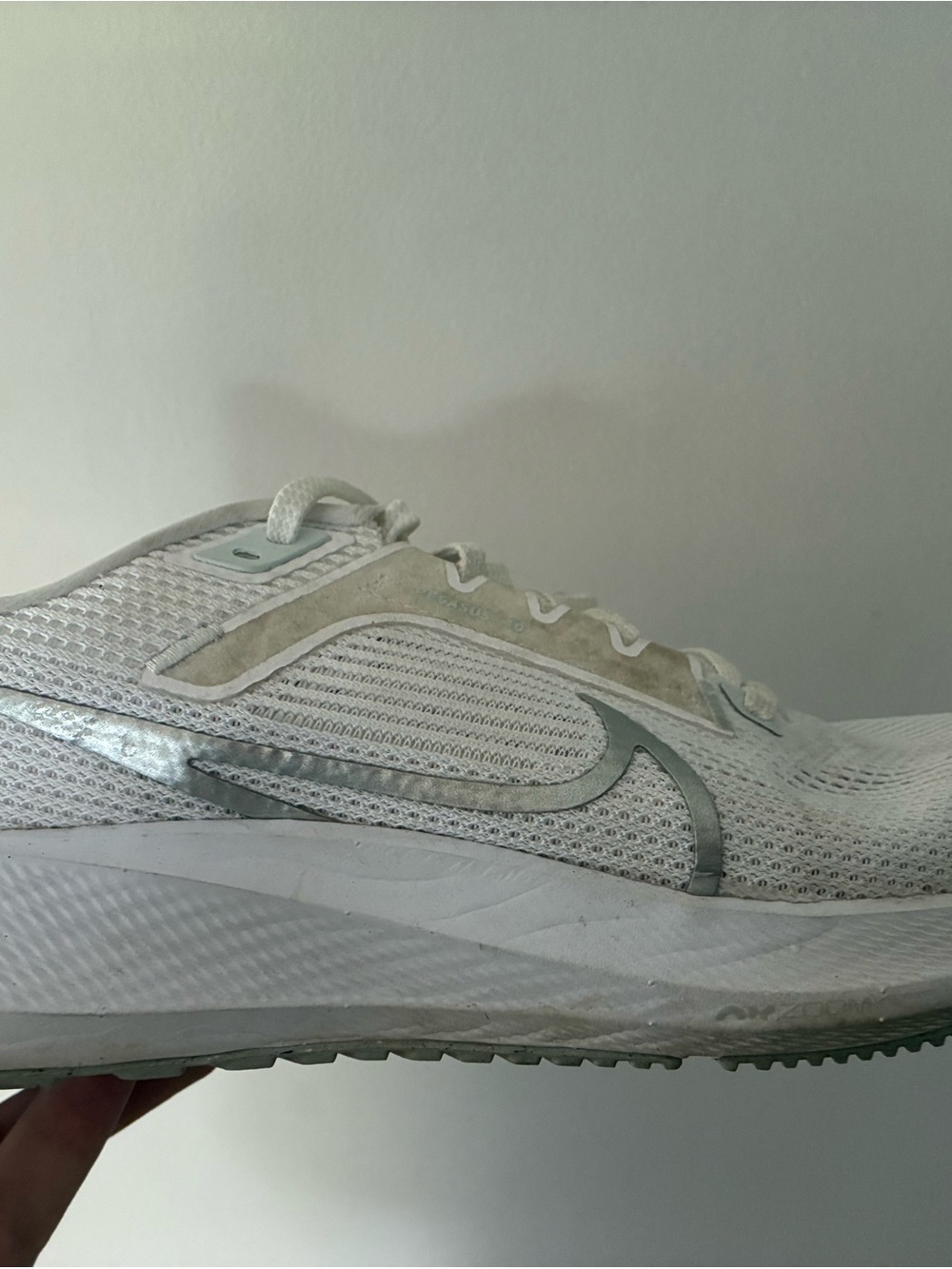 Nike White Pegasus size 9